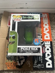 Funko Pop! Vinyl: Rick and Morty - Pickle Rick - Diamond Comics (Exclusive) #350 - Picture 1 of 4