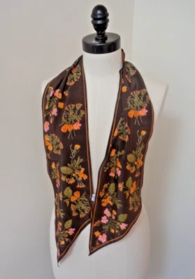 ВИНТАЖНЫЙ VERA СДЕЛАНО В ЯПОНИИ ТЕМНО-КОРИЧНЕВЫЙ С ЦВЕТОЧНЫМ ДИЗАЙНОМ ШАРФ 60 X 7 ДЮЙМОВ - Изображение 1 из 4