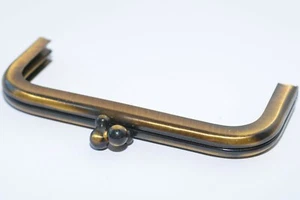 Schöner Taschenrahmen / Taschenbügel, 135 x 60 mm, Kolonial-Gold, 80er Jahre - Picture 1 of 7