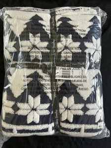 NEW Vera Bradley Fleece Cozy Life Throw Blanket NORDIC FOREST STRIPE 50x72 Gift - Picture 1 of 9