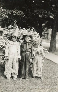 1929 Robert H Nelson Prescott AZ Mining Children in Halloween Costumes - Picture 1 of 1