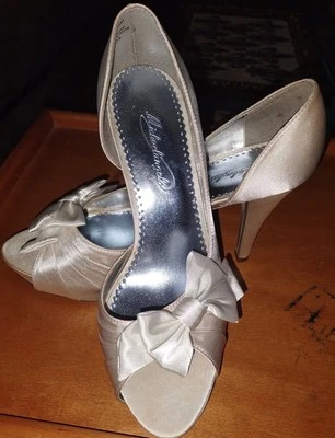 Tacones de aguja para mujer Michaelangelo David nupcial Diane crema satinado punta abierta talla 8,5 Foto 1 de 3