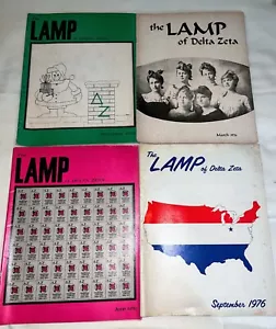 4 RIVISTE VINTAGE DELTA ZETA SORORITY THE LAMP, 1975 E 1976 - Foto 1 di 6