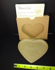 2000 Pampered Chef Anniversary Heart Cookie Mold Family Heritage Stoneware