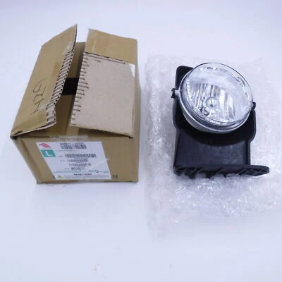 Eagle Eyes Fog Light Assembly W/Bulb  For 2003-2004 Chevrolet Sierra 1500 - Image 1 of 3
