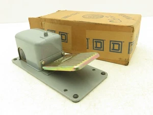 Interruttore a pedale quadrato D CG-2 classe 9002 - Foto 1 di 13