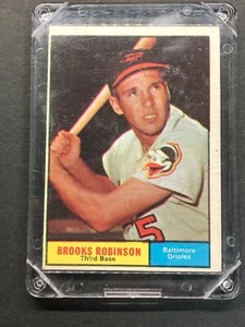 Topps Brooks Robinson of the Baltimore Orioles #10 - Picture 1 of 5
