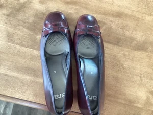 burgundy patent heels wth bow women size 8.5 med. little wear - Picture 1 of 3