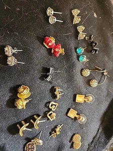 Vintage Lot of 16 Costume Jewelry Fashion Stud Earrings Wear Or Sell (A253) - Picture 1 of 7