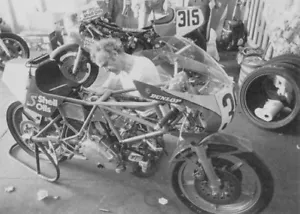 Ducati 750 TT1 de Pat Slinn - paddock foto mecánica 1983 Daytona - Imagen 1 de 1
