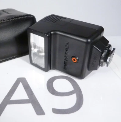 Pentax AF-200S Electronic Flash with Case  refb   s/p m35 - Image 1 of 2