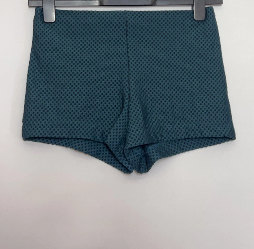 Forever 21 Green Spotty Smart Shorts Size M - Image 1 of 4