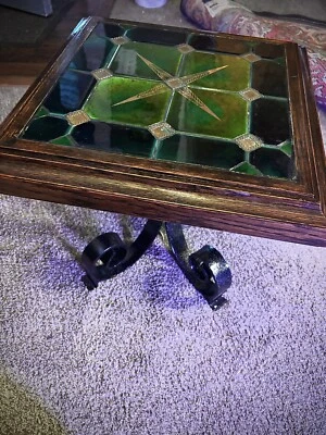 mesa auxiliar antigua de madera y azulejos Foto 1 de 2