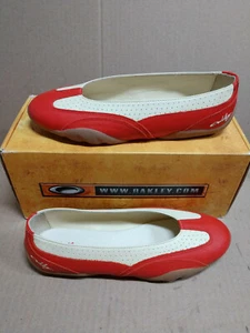 Oakley Spindle Flats Size 10 Ruby Red Pink 23116-452 Shoes - Picture 1 of 5