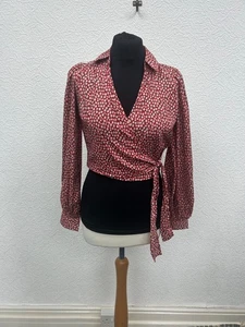 Wednesday's Mädchen Größe S UK 10 Top Damen Blumenmuster Cropped Wickelshirt Ditsy Tie - Bild 1 von 11