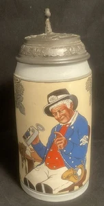 Antico postino bavarese METTLACH VB 1L STEIN #3085 COPERCHIO PELTRO DATATO 1906 inciso - Foto 1 di 10