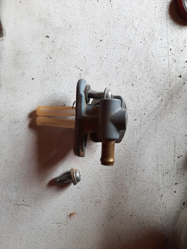 Yamaha YZ400F '99 grifo de combustible Petcock Foto 1 de 1