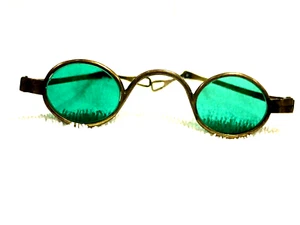 1850'S GERMAN BRASS OVAL GREEN SUNGLASSES WITH HALLMARKED "ARTICULATING TEMPLES! - Picture 1 of 8