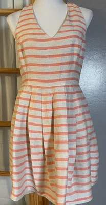 Mini Vestido Plisado Banana Republic Talla 10 Beige Rojo Rayas Recortado Moderno Ciudad Foto 1 de 4