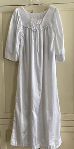 Vintage Embroidered Poly Cotton Nightgown Sz XS Floral Lace Union Made Modest US - Picture 1 of 12