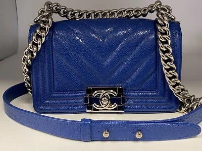 Auténtico Bolso CHANEL Pequeño Chevron Azul Caviar Niño Solapa Foto 1 de 4