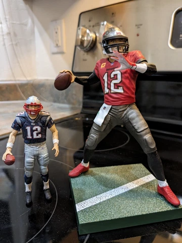 NFL McFarlane Toys Playmakers S3 Imports Dragon S1 Tom Brady 2 Loose Figures Lot Cover