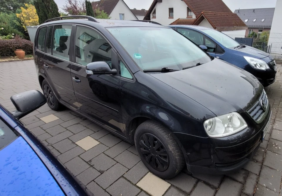 Volkswagen Touran - Bild 1 von 4