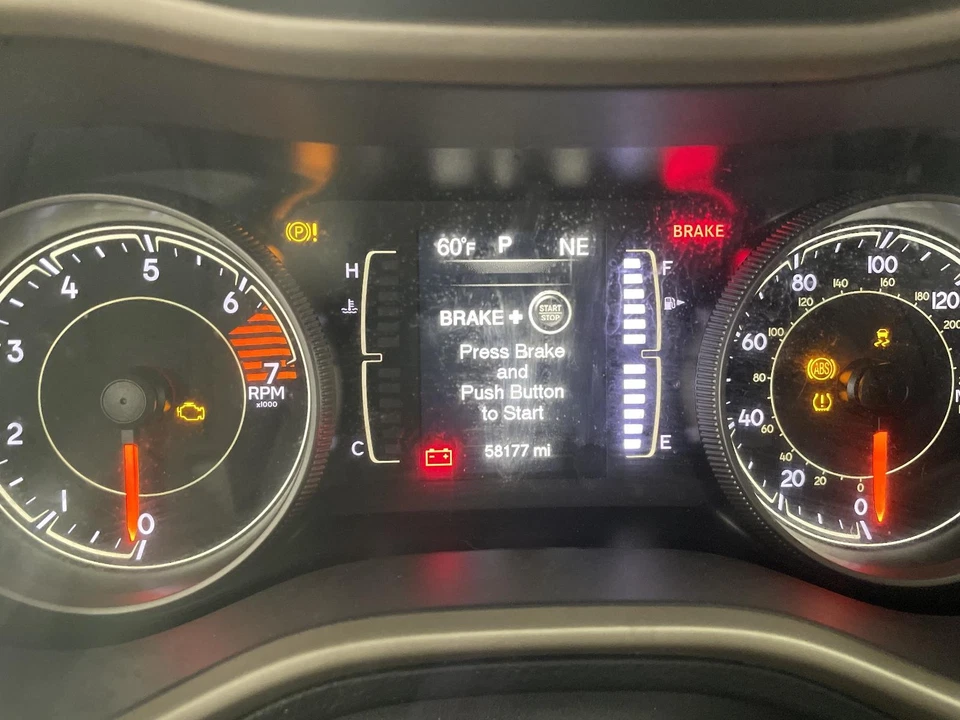 Medidor de velocímetro usado para: Jeep Cherokee Cluster 2017 MPH 140 MPH 2,4 L 3,5 s Foto 1 de 4