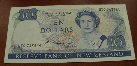 New Zealand ND (1981-1992) $10 10 Dollars Circulated Note Cover