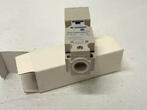 SC NEW IN BOX Telemecanique XS7-C40KPM40H7 Inductive Proximity Sensor 24V 262F - Picture 1 of 4