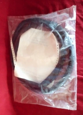 Резина для заднего окна 1941-1948 Mercury No19A-7042084 от Dennis Carpenter - Изображение 1 из 4