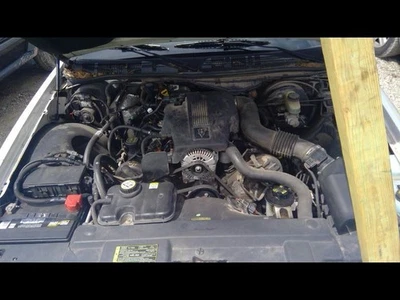 Radiator Fits 03-05 CROWN VICTORIA 2858314 Foto 1 de 4