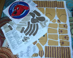 2002 2 Clifford Big Red Dog Pillows Sew Project Lion & Dog Bags 4 Printed Fabric - Picture 1 of 6