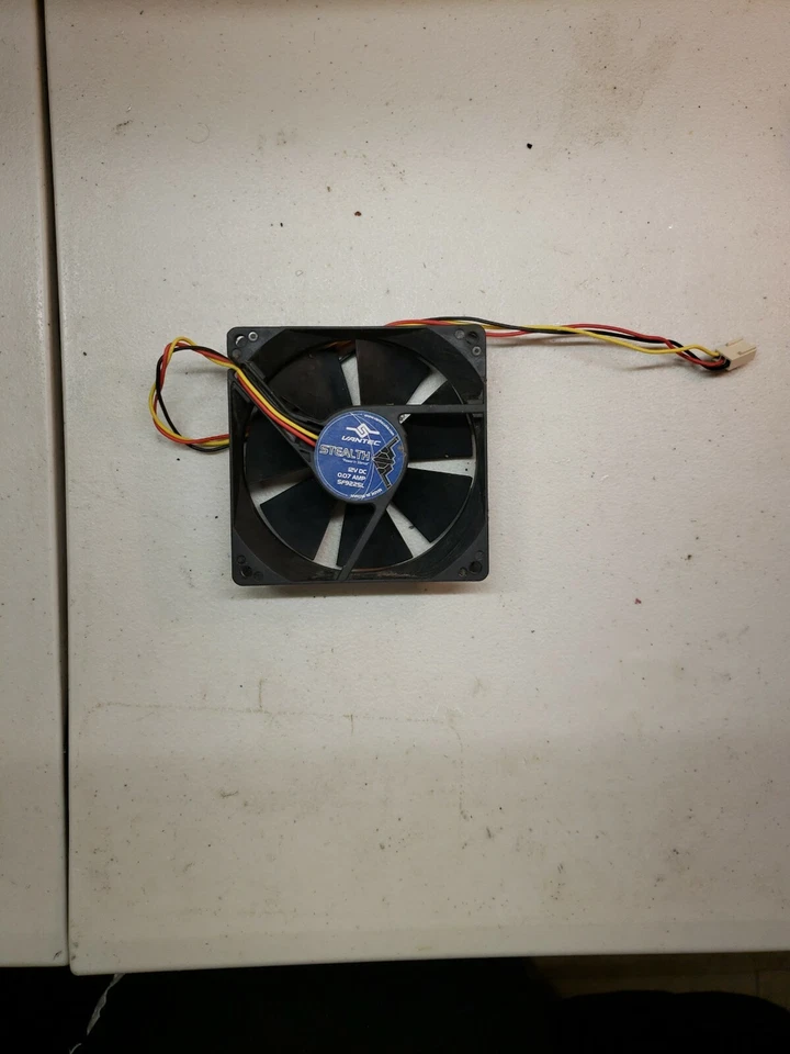 Vantec Stealth SF9225L 92mm x 25mm 2 Ball Bearing Case Fan Molex Adapter Screws - Image 1 of 2