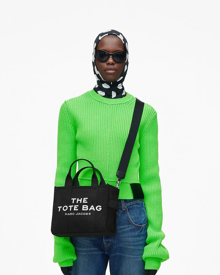 Bolso de Mano Marc Jacobs The Canvas Pequeño, Negro $175 (ver estado) Foto 1 de 4