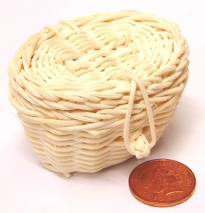 Kleiner ovaler Korb mit Öffnungsdeckel Tumdee Puppenhaus Zubehör ZJs