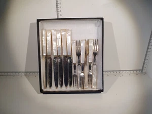 (Lot 905) VICTORIAN SILVER PLATED MOTHER OF PEARL FRUIT CUTLERY ALLEN & DARWIN - Picture 1 of 5