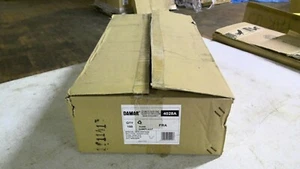 DAMAR 4028A BOX OF 100 MR16 MEDIUM FLOOD CLEAR QUARTZ HALOGEN BULBS FRA NIB - Picture 1 of 3