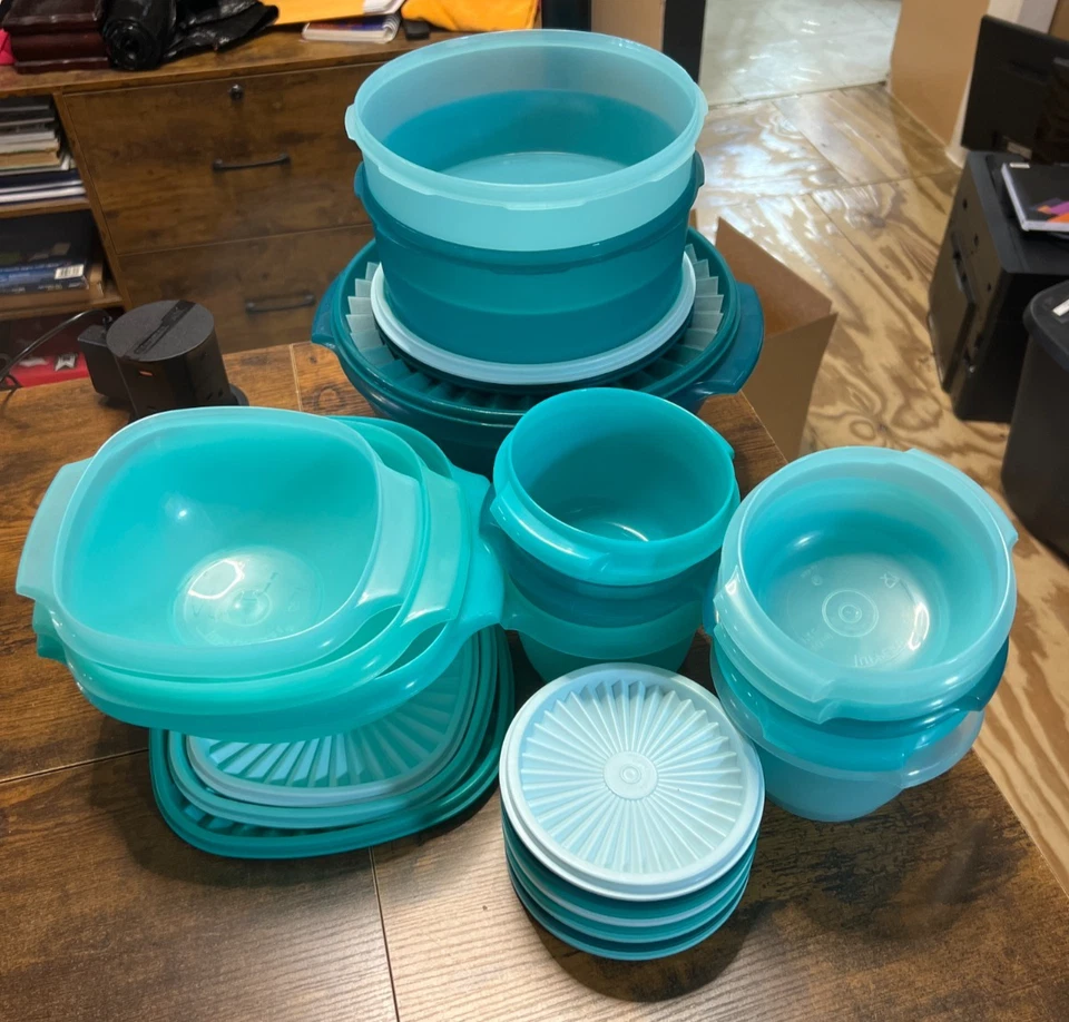 Lote de 28 piezas de contenedores de almacenamiento de cocina combinados color aguamarina/verde azulado Tupperware, nuevos. Foto 1 de 4