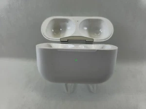 Solo cargador Apple AirPods Pro 2da generación A2968 - Imagen 1 de 9