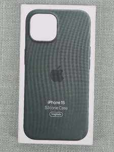 Original / Offizielle Apple iPhone 15 Silikon Hülle / Cover - Zypresse (Grün) - Bild 1 von 4