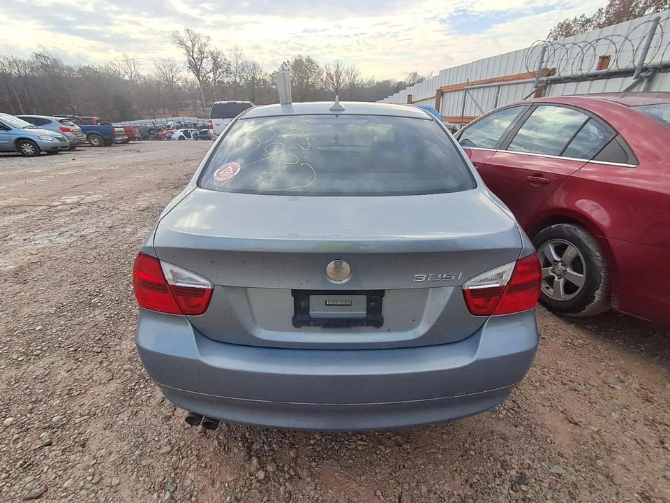 (LOCAL PICKUP ONLY) Trunk/Hatch/Tailgate Sedan Canada Market Fits 06-08 BMW 323i Foto 1 de 4