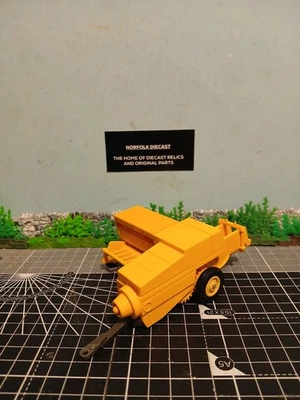 BRITAINS FARM TOYS NEW HOLLAND 940 SQAURE BALER  - Image 1 of 4