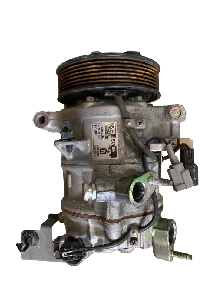 Compresor de aire acondicionado 3,7 L Infiniti Q50 2014-2015 OEM Foto 1 de 1