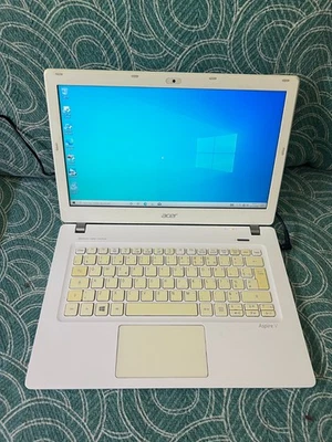 Acer Aspire V3-371 - Intel i3-4005U - HD Graphics, 4GB, 500GB, Windows 10 - Immagine 1 di 4