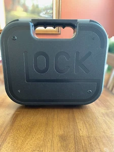 Glock Factory OEM Clam Shell Hard Pistol Case W/ Manual,all modelsFAST free ship - Picture 1 of 4