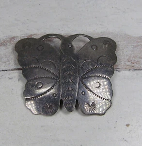 Prendedor colgante mariposa estampado plata esterlina vintage marcado HIJ nativo americano - Imagen 1 de 4