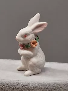 Vtg Rabbit Figurine Hare Bunny Bisque Porcelain Ceramic Delicate Floral Necklace - Picture 1 of 6