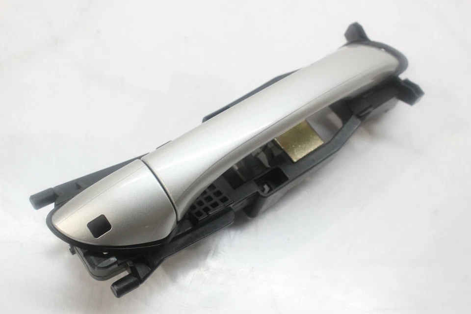 2003-2007 MERCEDES-BENZ C230 FRONT RH PASSENGER SIDE EXT. DOOR HANDLE L3316  - Image 1 of 4
