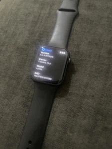 Apple Watch Series 5 - Photo 1 sur 3